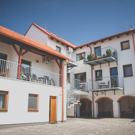 Apartman Rezidence Микулов Экстерьер фото